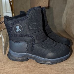 Brand new toddler boots